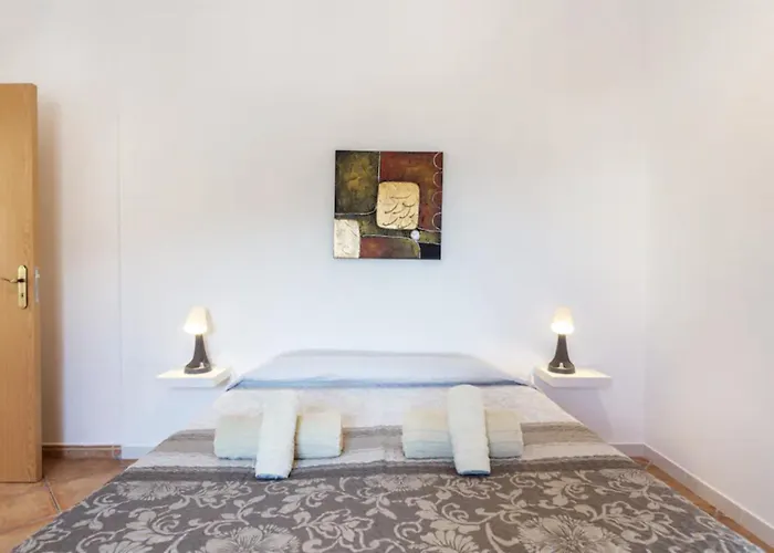 Blife Moustachya Private Rooms